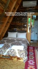 Ahşap bungalov yatak